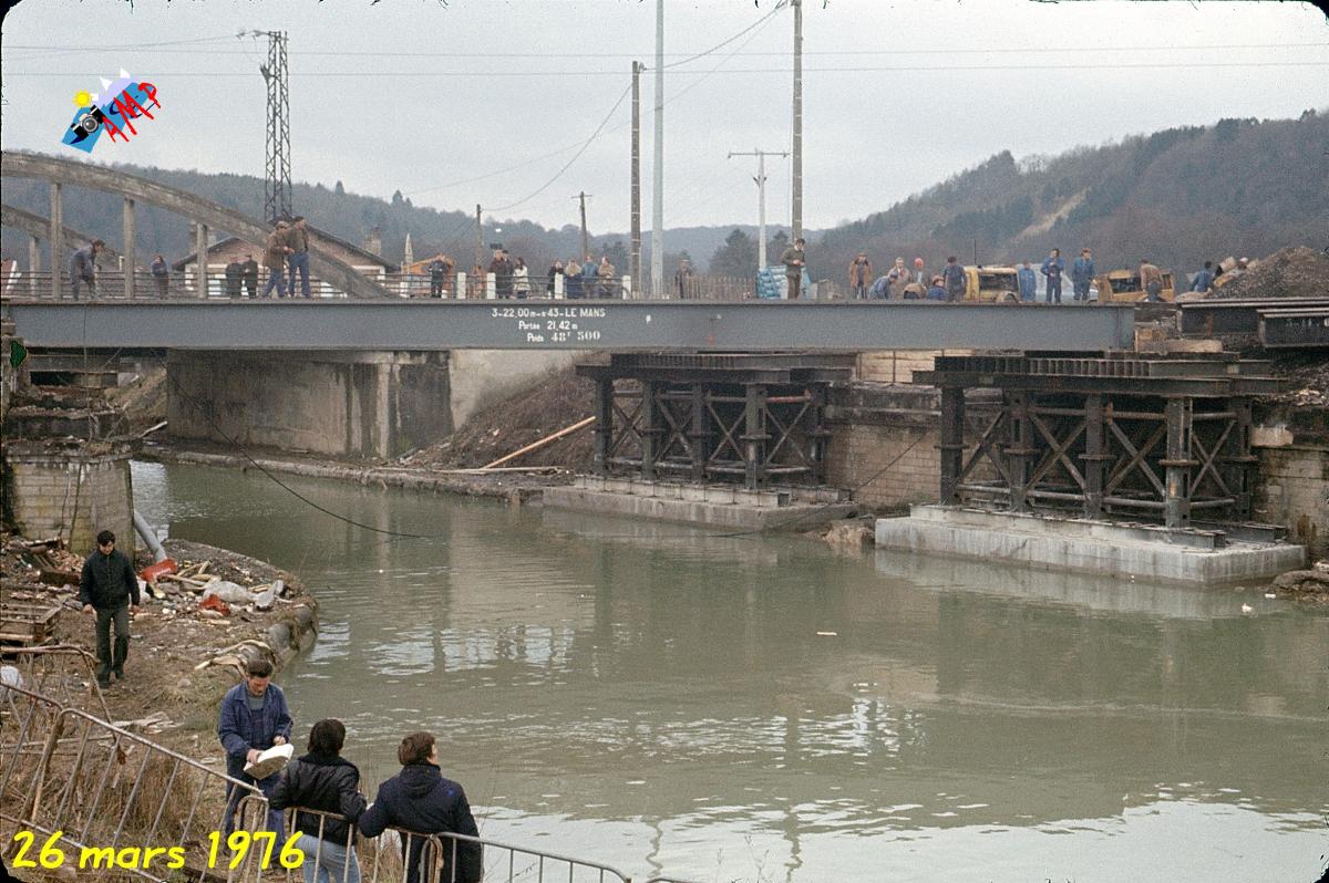 R23D_059-nouveau pont-26-03-1976-B071-17_HG